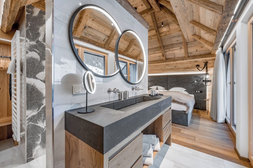 Luxury Penthouse, Balcony, Mountain View | Hypo-allergenic bedding, minibar, in-room safe, laptop workspace