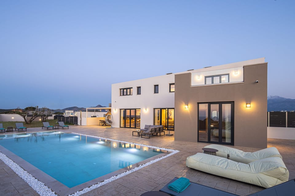 House | 8 bedrooms