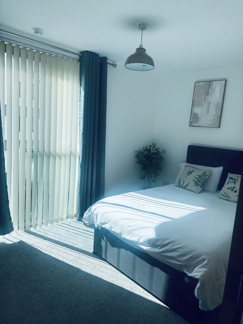 Modern2 Bedroom Apartment/private Parking /sleep 5/balcony View in Birmingham City Centre Apartment in Birmingham