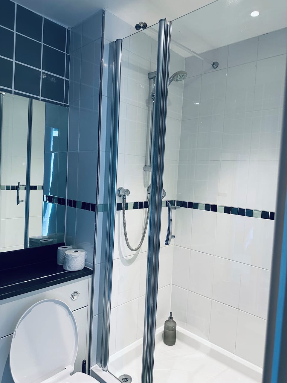 Modern2 Bedroom Apartment/private Parking /sleep 5/balcony View in Birmingham City Centre Apartment in Birmingham