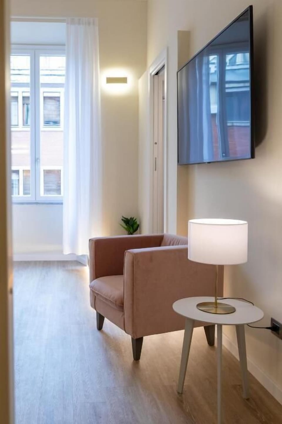 Superior Double Room, City View | Living area