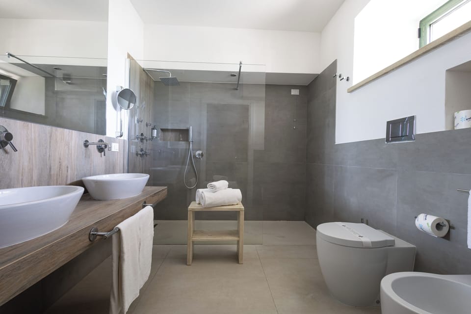 Suite, 1 Bedroom, Kitchenette, Ground Floor | Bathroom | Rainfall showerhead, free toiletries, hair dryer, bidet