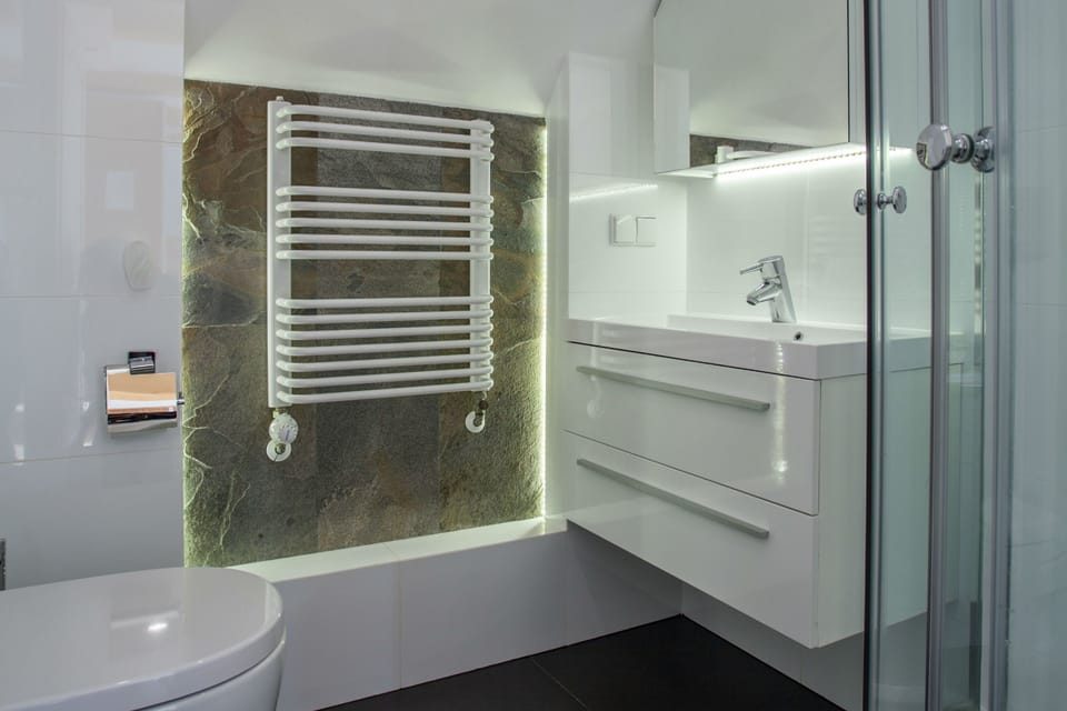 Apartment, Balcony (201364740) | Bathroom | Shower, free toiletries, hair dryer, towels