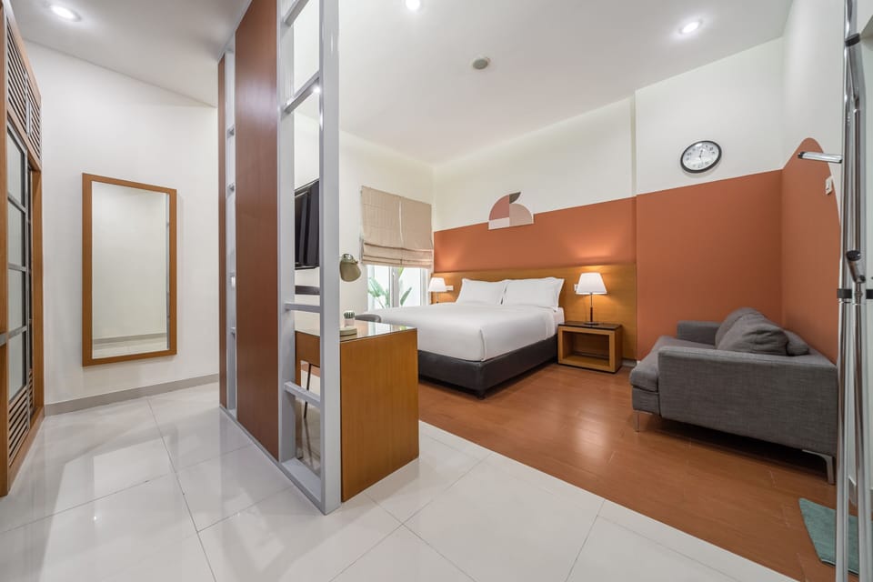 Desk, laptop workspace, free WiFi, bed sheets