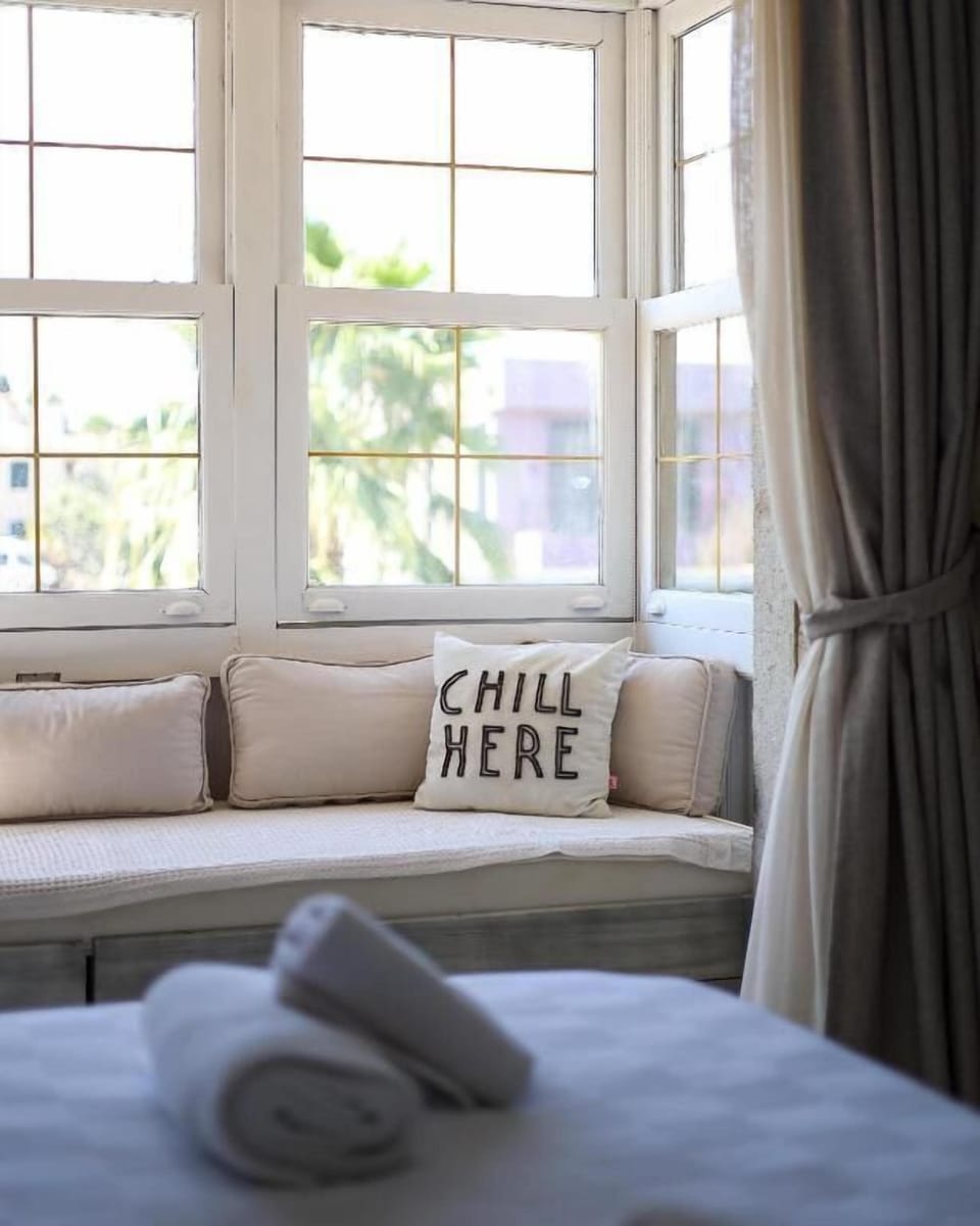 Superior Double or Twin Room, Bathtub, Pool View | In-room safe