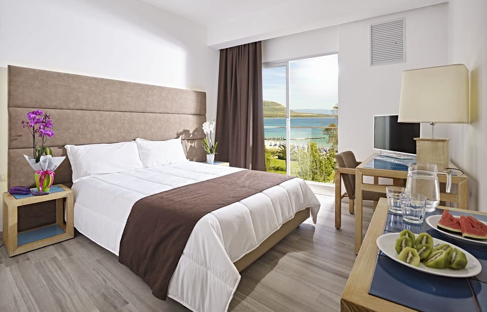 In-room safe, desk, cribs/infant beds, bed sheets