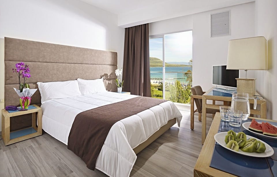 In-room safe, desk, cribs/infant beds, bed sheets
