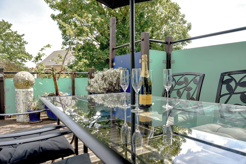 Decked patio with table & chairs