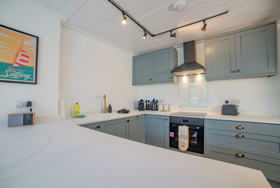 Fully equipped kitchen with dining area and breakfast bar