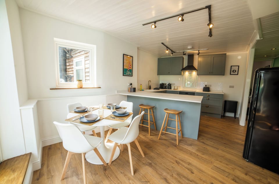 Fully equipped kitchen with dining area and breakfast bar