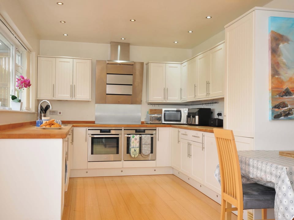 Dishwasher, cookware/dishes/utensils