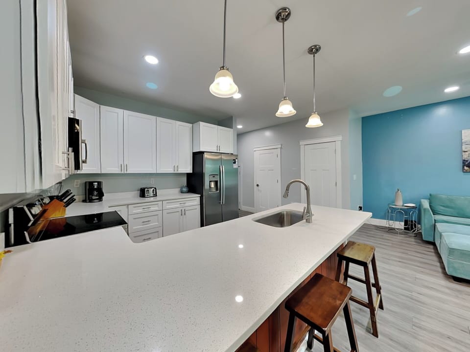 Kitchen - Breakfast Bar - First Floor