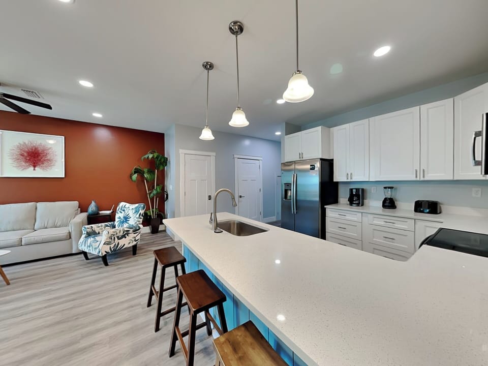 Kitchen - Breakfast Bar