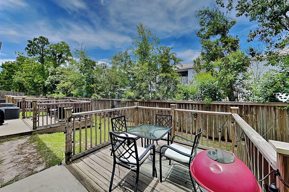 Sunset Serenity - Backyard Deck - Charcoal Grill + Outdoor Dining
