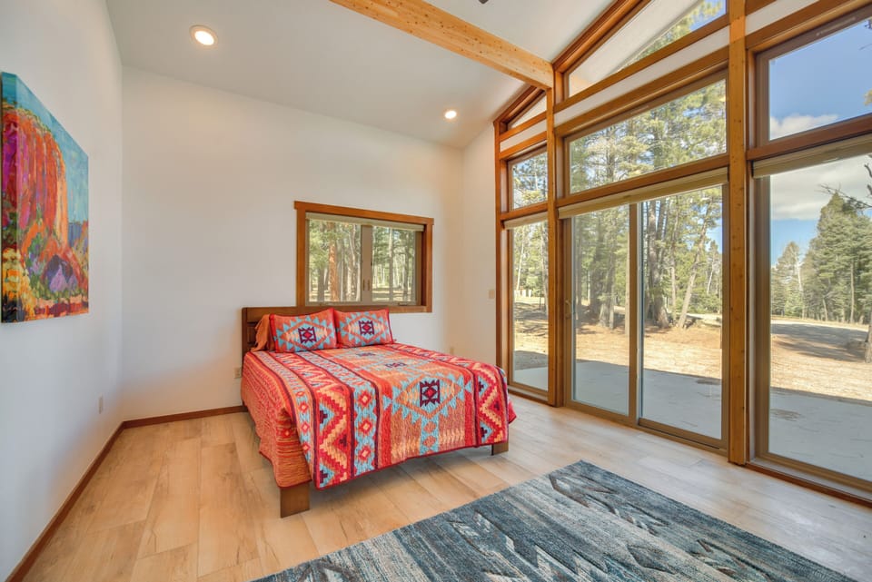 2 Mi to Angel Fire Resort: Year-round Retreat Cottage in Angel Fire