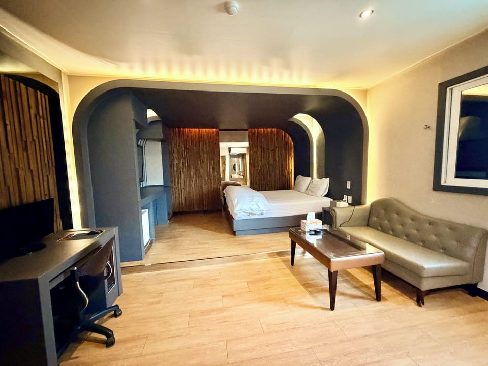 Standard Room | Desk, laptop workspace, free WiFi