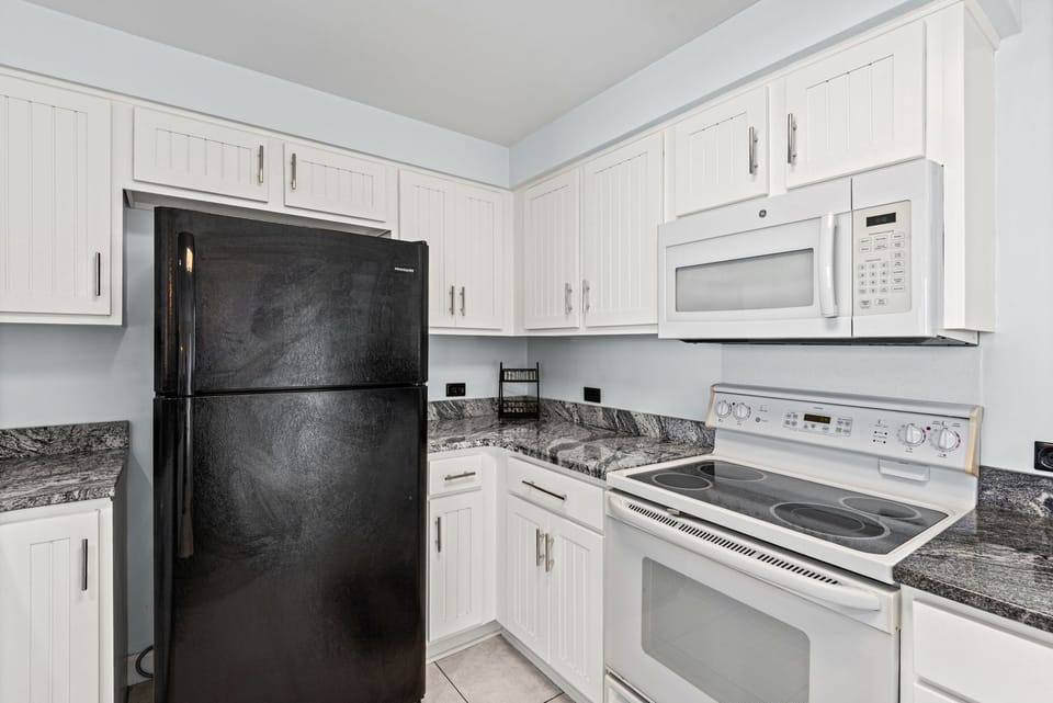 Full kitchen