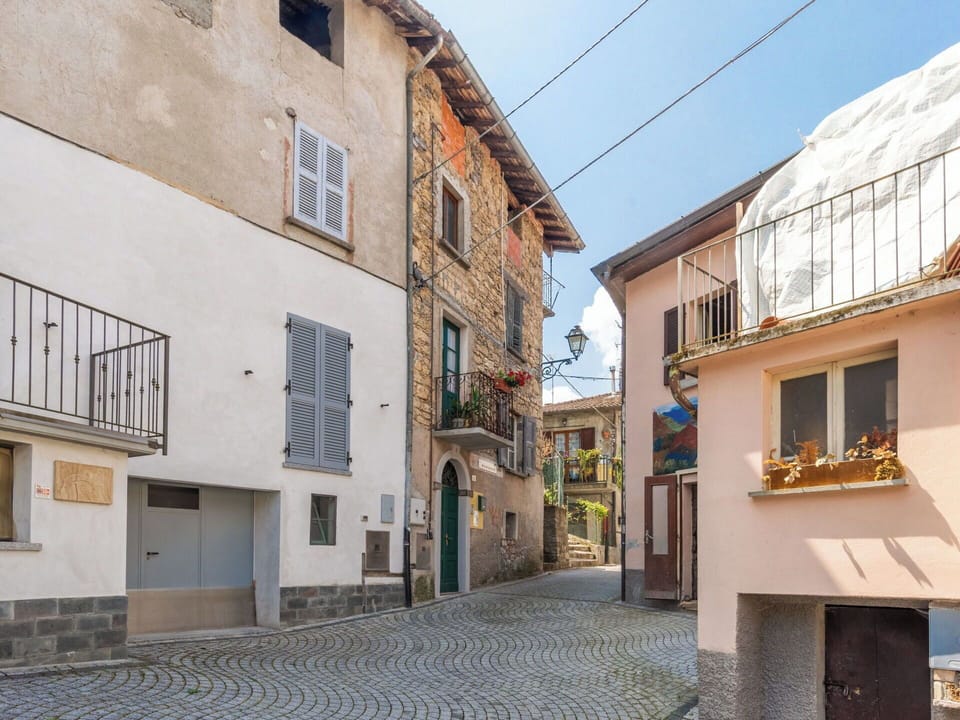 Wall, Window, Town, Neighbourhood, Residential Area, Architecture, Facade, House, Home, Human Settlement