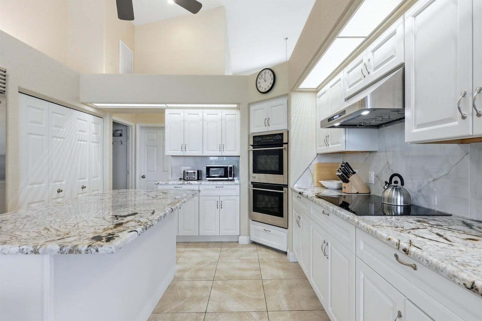House, 3 Bedrooms | Private kitchen | Coffee/tea maker, fridge, oven, toaster