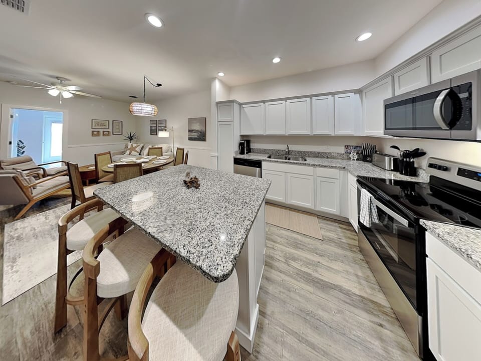 Kitchen - Countertop Seating for 3 - First Floor