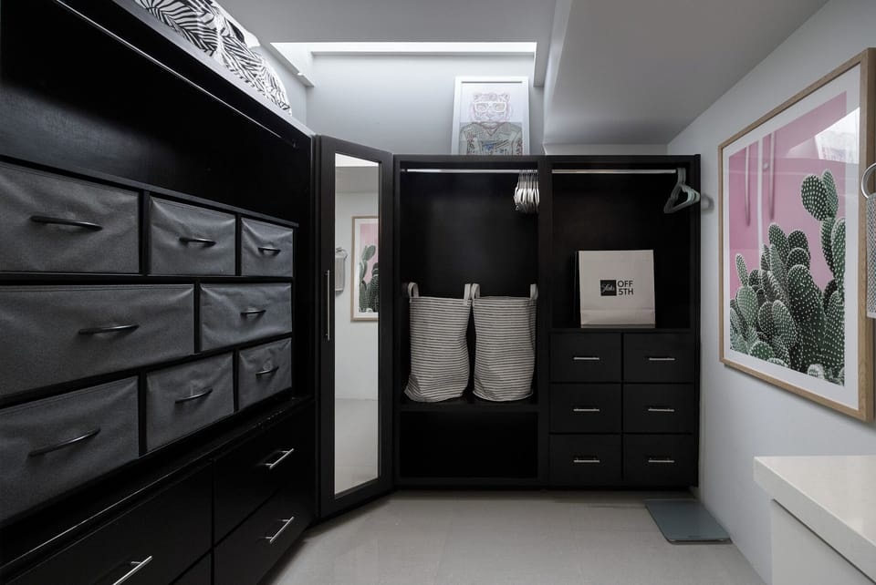 K0313 Primary Bedroom Walk-in Closet