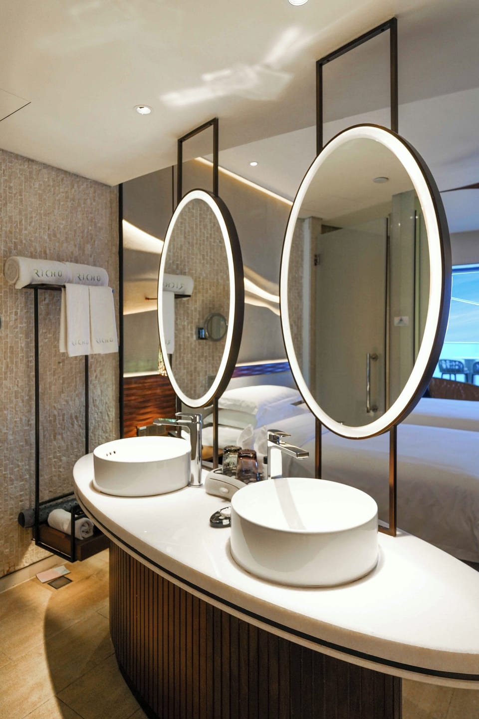 Deluxe Ocean View Twin Bed Room | Bathroom