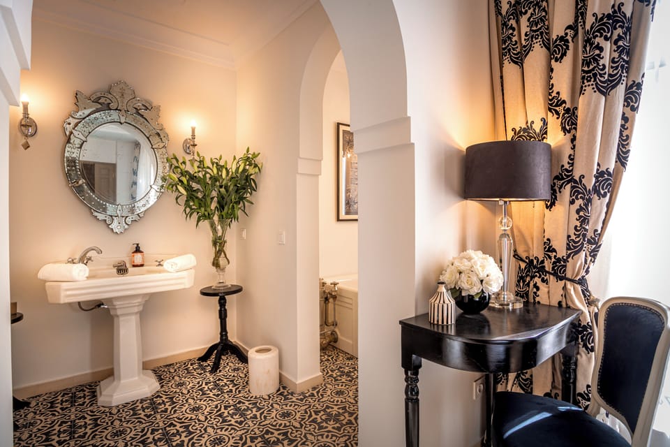 Luxury Suite, Non Smoking, Courtyard View | Bathroom | Hair dryer, bathrobes, slippers, towels