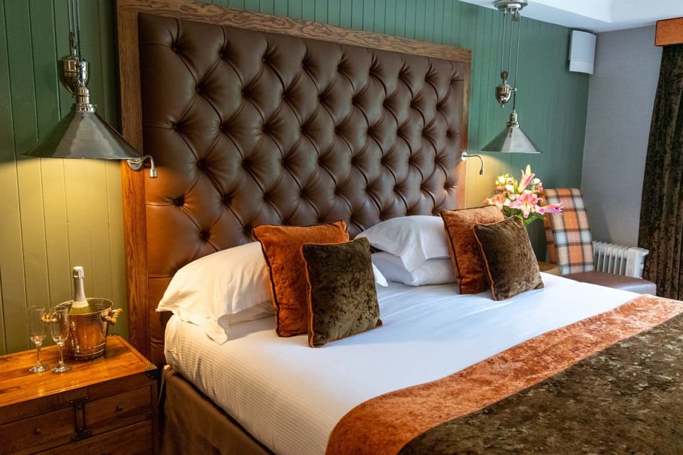 Suite, Balcony | Individually decorated, individually furnished, desk, laptop workspace
