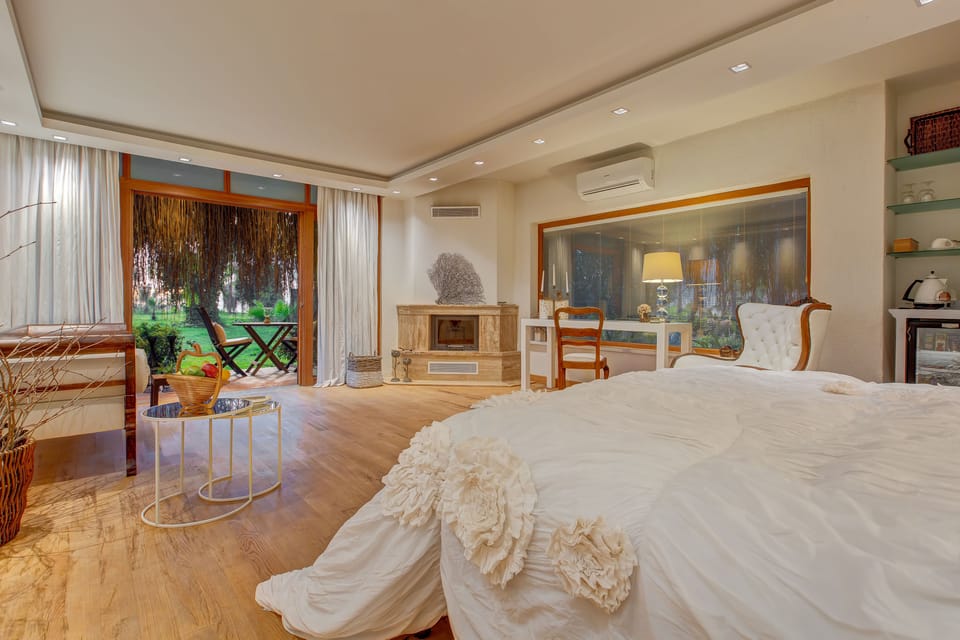 Deluxe Double Room | Premium bedding, minibar, in-room safe, desk