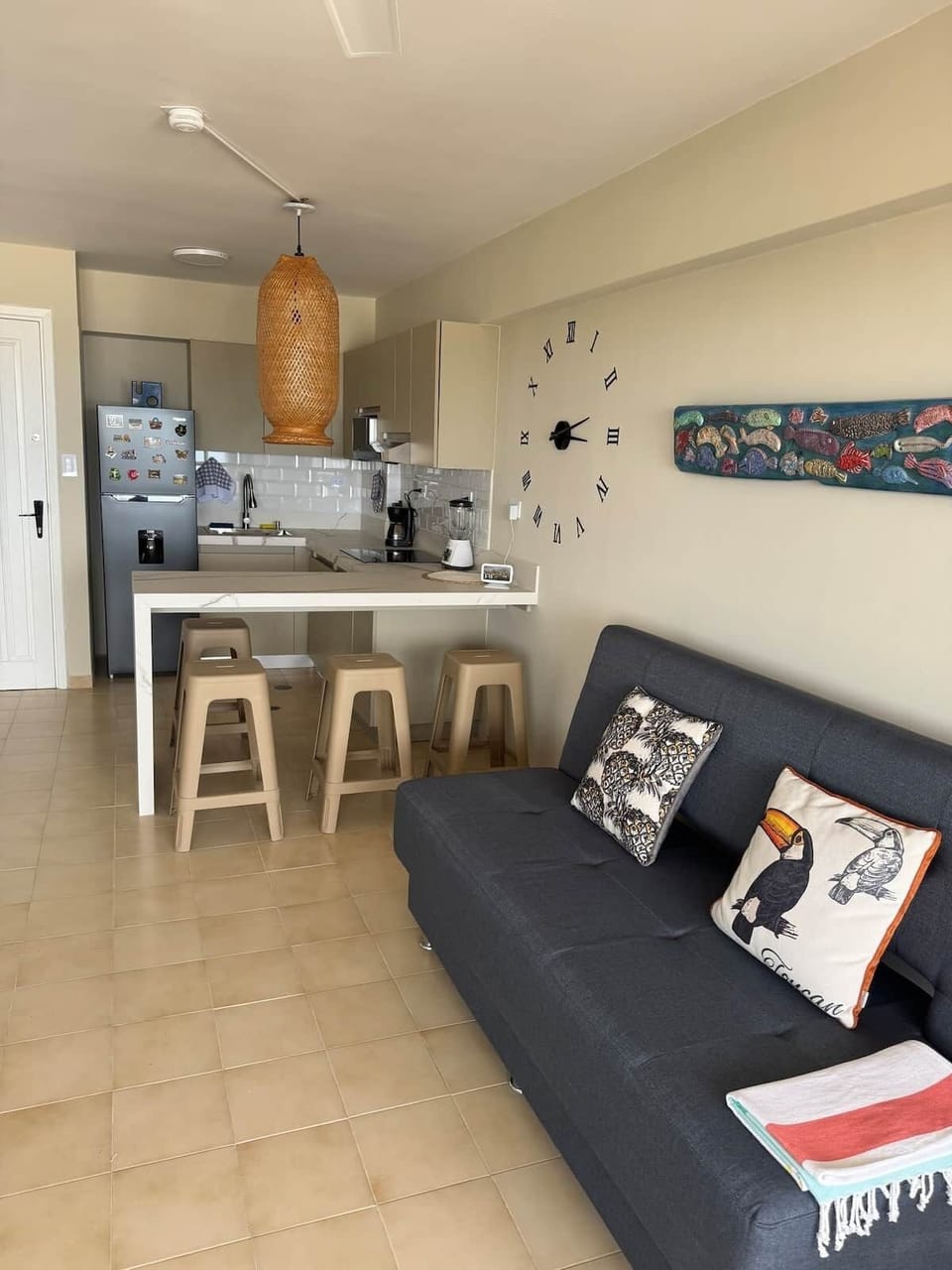 Fully equipped kitchen with bar incl. high chairs