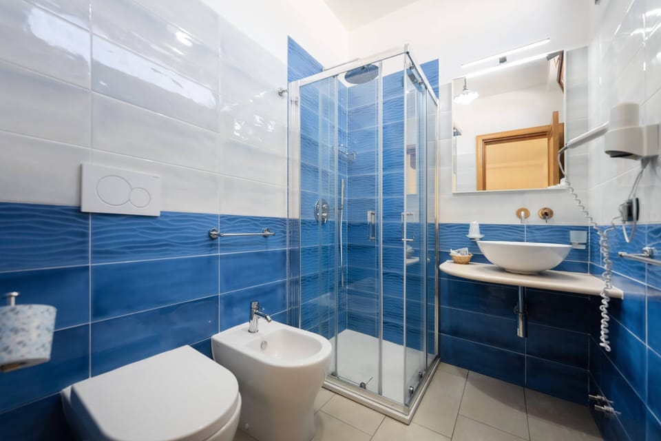 Double Room, 1 Queen Bed with Sofa bed, Courtyard View | Bathroom | Bidet