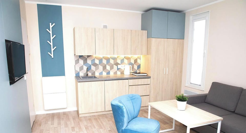 Classic Cottage | Living area | 32-inch LED TV with satellite channels, toys