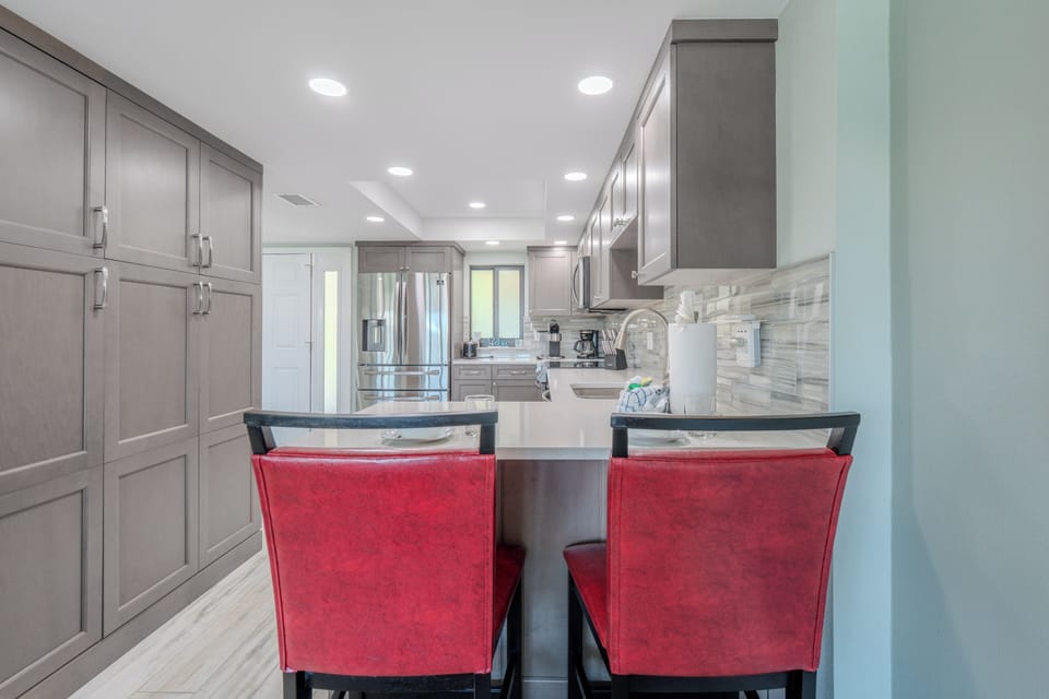 Additional Kitchen Island Seating.