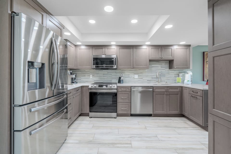 Fully Equipped and Newly Updated Kitchen.