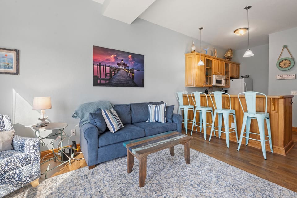 SBC1104: Surf's Up | Living Area