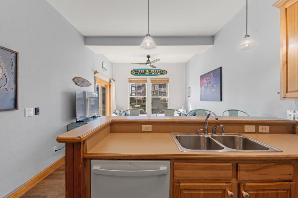 SBC1104: Surf's Up | Kitchen