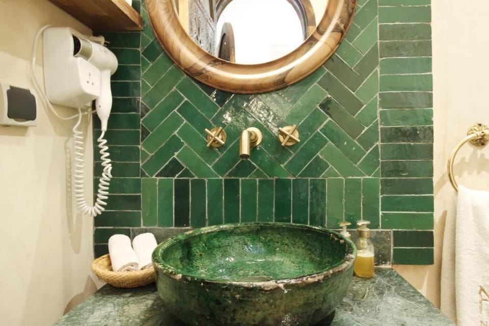 Superior Double Room, Patio, Courtyard View | Bathroom