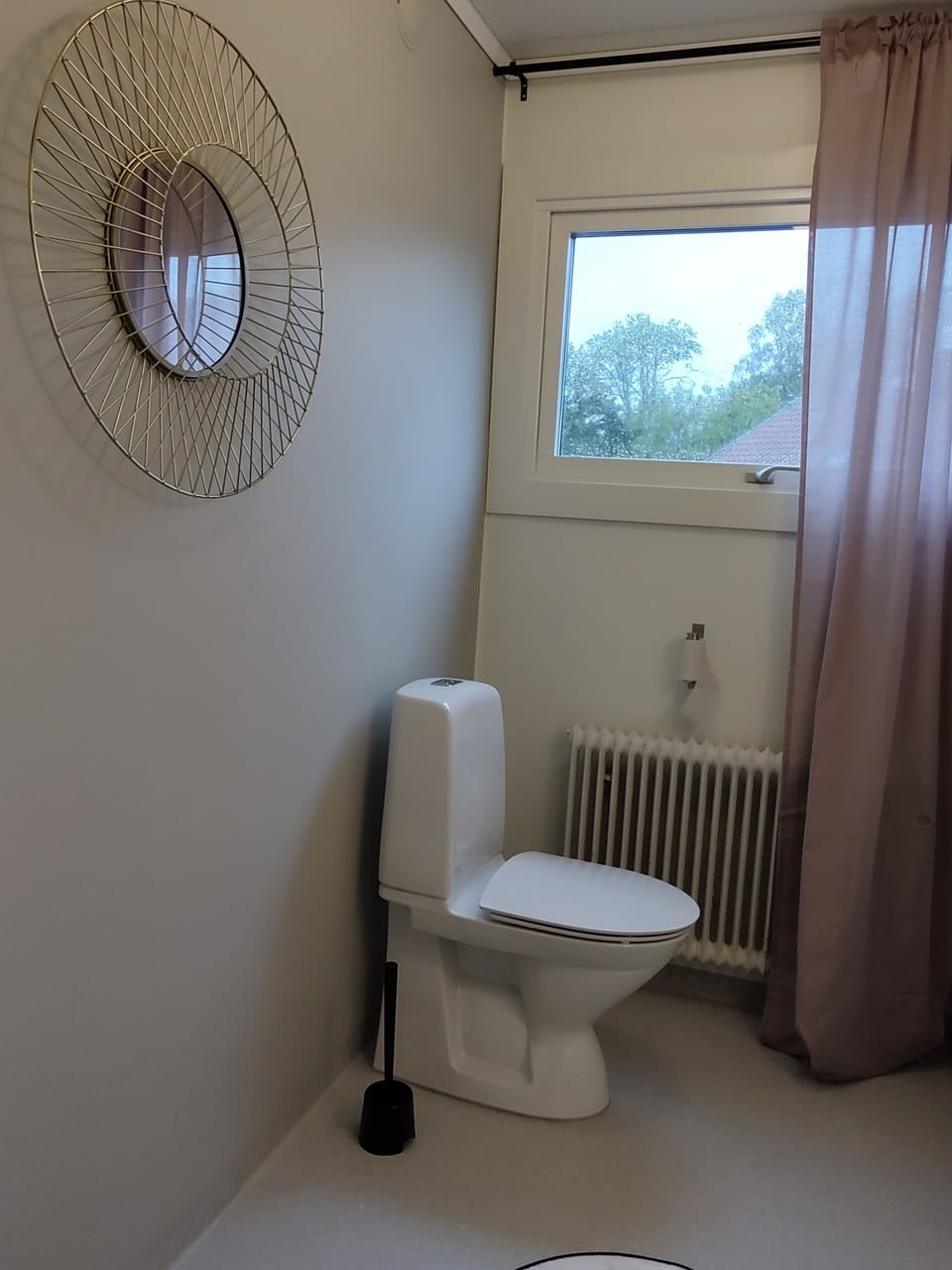 Basic dubbelrum med egen toalett | Individually furnished, free WiFi