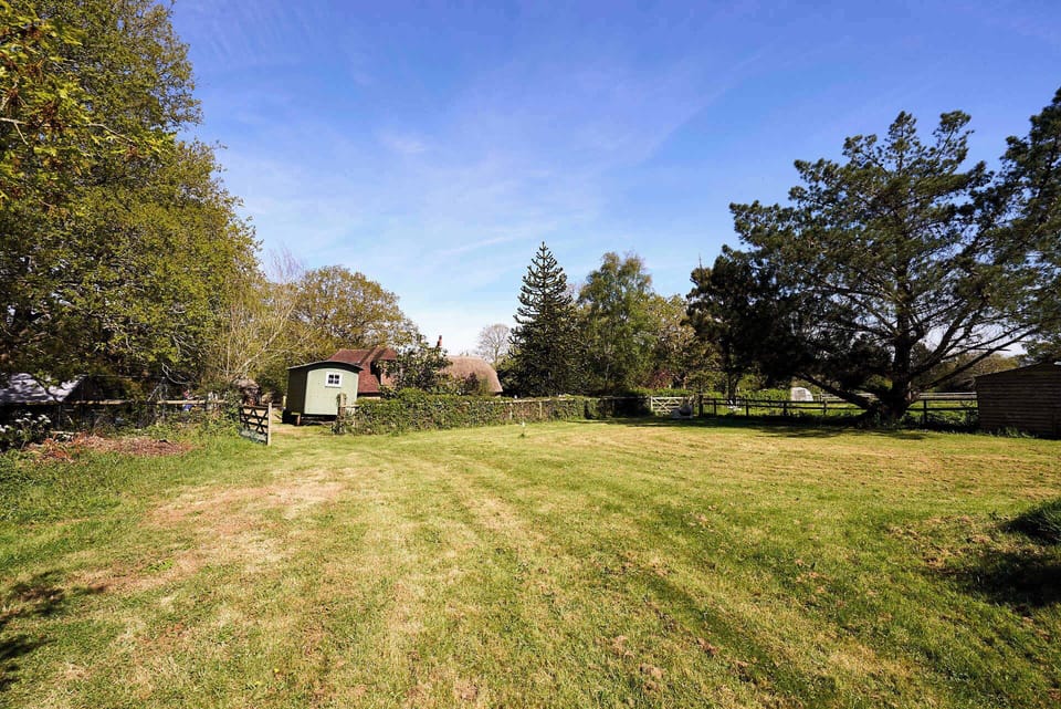 The Tiled Cottage, Ashford - Host & Stay