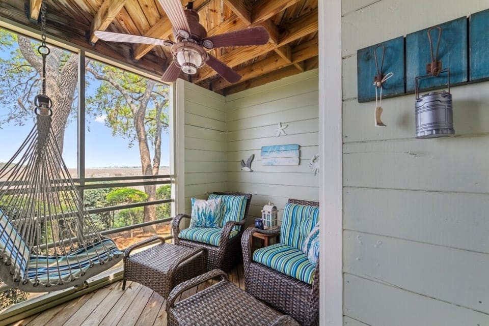 2nd Floor Screened Porch
