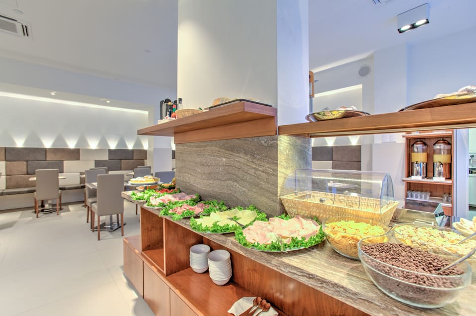 Daily buffet breakfast for a fee