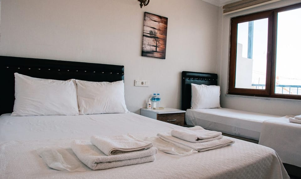 Deluxe Single Room, Balcony, Sea View | Free WiFi, bed sheets