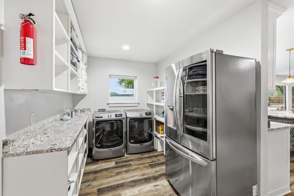 washer/dryer for use. big fridge for a weekend full of food