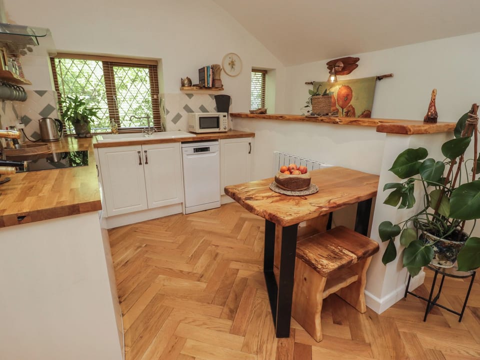 Dishwasher, cookware/dishes/utensils