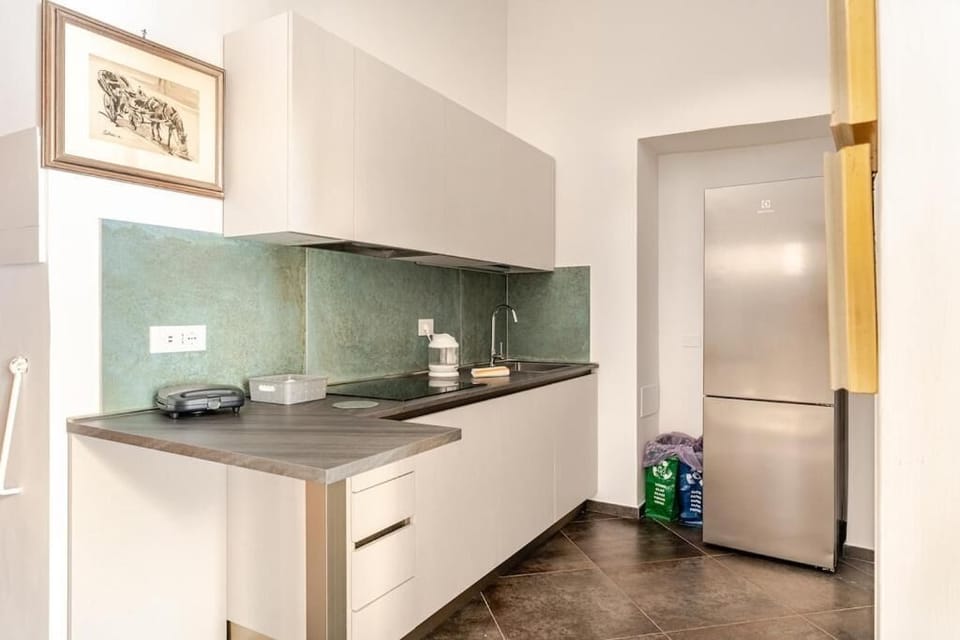 Deluxe Apartment, Balcony, City View | Private kitchen | Electric kettle, toaster