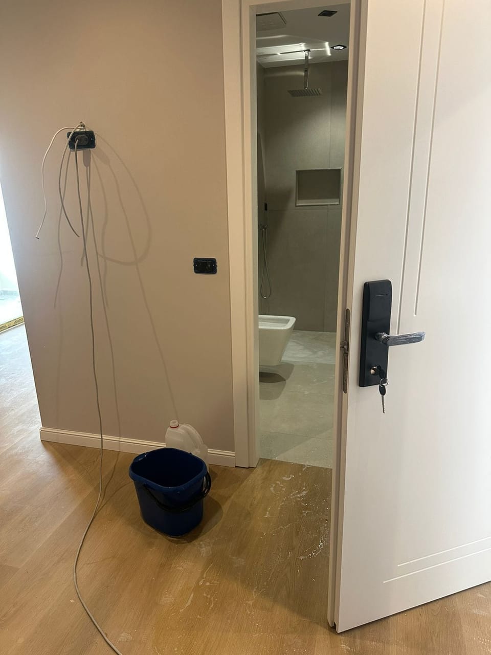 Deluxe Double Room | Bathroom | Free toiletries, towels, soap, shampoo