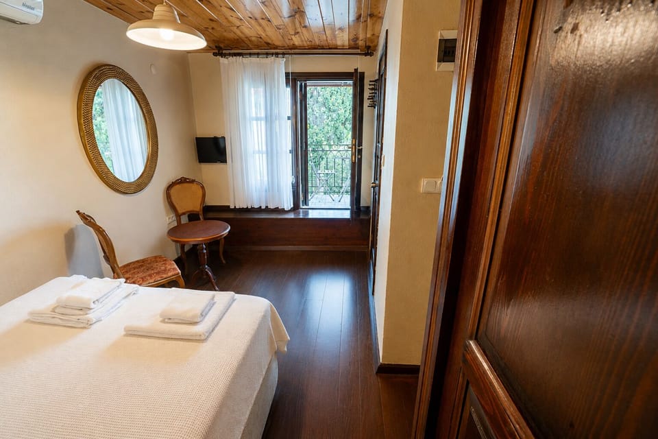 Superior Double Room, Sea View | Minibar, WiFi (free), bed sheets