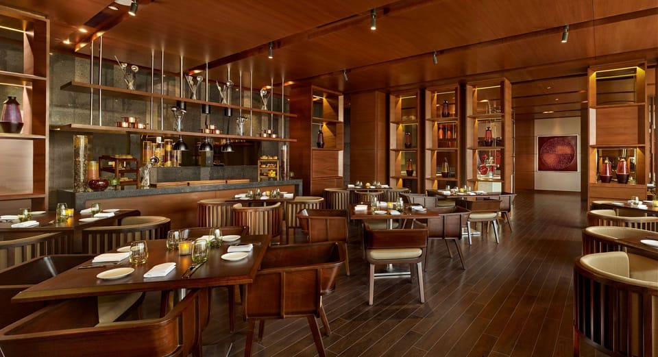 5 restaurants; breakfast, lunch, dinner, and brunch served