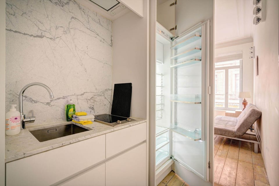 Apartment | Private kitchen | Cleaning supplies