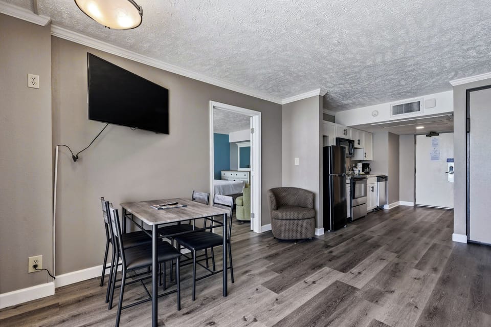 Ocean Reef 1608 Dining